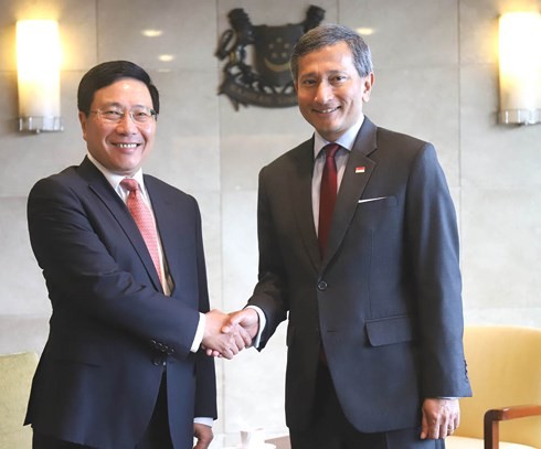 Phó Thủ tướng, Bộ trưởng Phạm Bình Minh hội đàm với Bộ trưởng Ngoại giao Singapore - ảnh 1