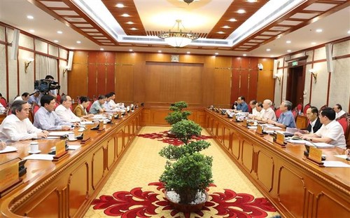Bộ Chính trị họp cho ý kiến về các đề án chuẩn bị trình Hội nghị Trung ương 8 khóa XII - ảnh 1