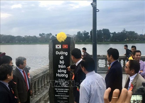 Đưa vào sử dụng cầu đi bộ trên sông Hương do Chính phủ Hàn Quốc tài trợ  - ảnh 1