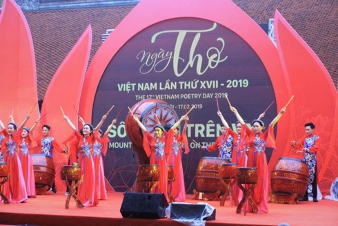 Ngày thơ Việt Nam lần thứ 17 năm 2019: “Sông núi trên vai” - ảnh 1