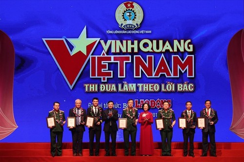 Chương trình Vinh quang Việt Nam tôn vinh 19 tấm gương điển hình - ảnh 1