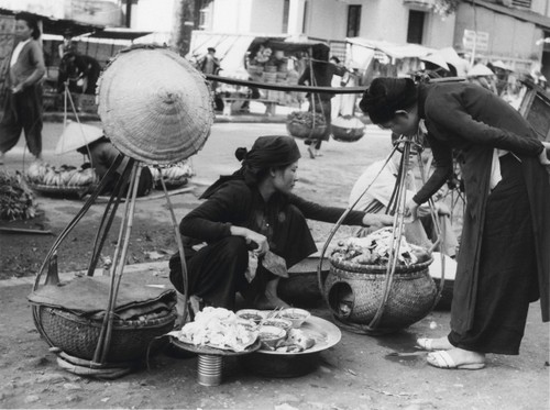  Gánh hàng rong và những tiếng rao trên đường phố Hà Nội - ảnh 2