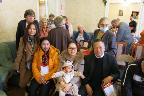 Cộng đồng người Việt Hungary hoạt động từ thiện mùa Giáng sinh 2019  - ảnh 12