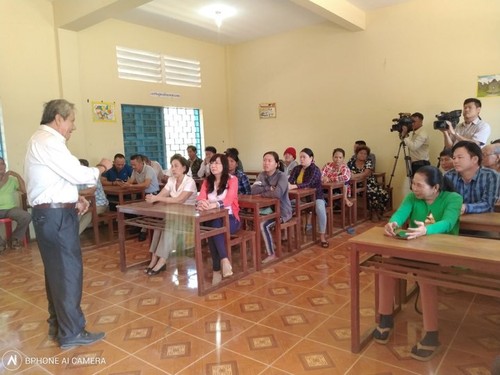 Khai giảng lớp bổ túc thí điểm cho người gốc Việt tại Campuchia - ảnh 2