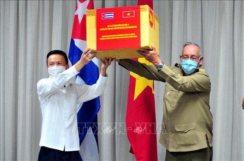Việt Nam và Cuba tôn vinh hợp tác và hữu nghị trong cuộc chiến chống COVID-19 - ảnh 1