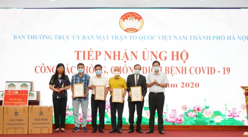 BV Hồng Ngọc trao tặng Hà Nội 20.000 bộ môi trường lấy mẫu xét nghiệm COVID-19 - ảnh 1