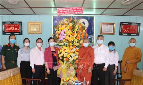 Lãnh đạo Trung ương Mặt trận Tổ quốc Việt Nam thăm, chúc mừng Đại Lễ Phật đản năm 2021 tại Cần Thơ - ảnh 1