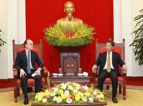 Trưởng ban Kinh tế Trung ương Trần Tuấn Anh, tiếp Đại sứ Liên bang Nga và Đại sứ Australia tại Việt Nam - ảnh 1