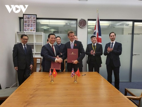 Việt Nam và Anh tăng cường hợp tác kinh tế số và chuyển đổi số - ảnh 1