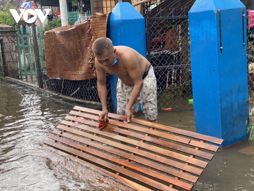 Mưa lũ gây ngập lụt diện rộng tại miền Trung, 9 người chết - ảnh 12