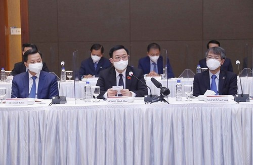 Chủ tịch Quốc hội Vương Đình Huệ dự toạ đàm bàn tròn với các tập đoàn lớn của Hàn Quốc - ảnh 1