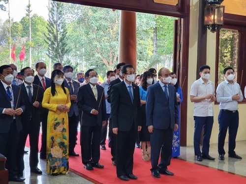 Chủ tịch nước Nguyễn Xuân Phúc bắt đầu chuyến công tác tại An Giang - ảnh 1