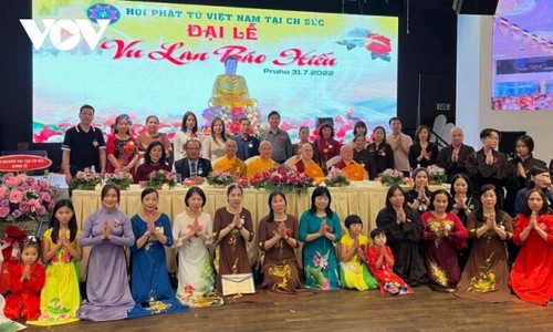 Vu Lan báo hiếu - Gìn giữ nét đẹp văn hóa người Việt tại Cộng hòa Cezch - ảnh 4
