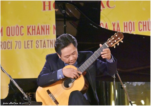 Cuộc thi Guitar quốc tế tại Berlin năm 2022: Thí sinh thể hiện tác phẩm của nhạc sĩ gốc Việt  - ảnh 1