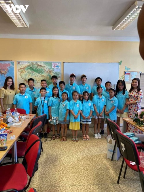 Những giáo viên kiều bào nặng lòng với Tiếng Việt - ảnh 1