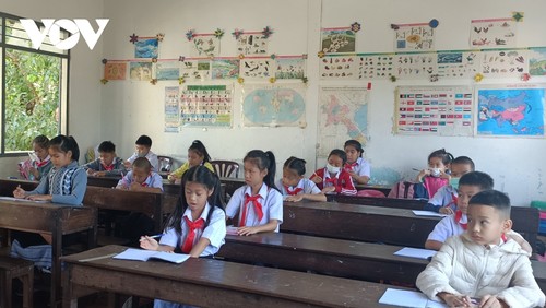 Thầy giáo Việt với hoài bão gieo tiếng mẹ đẻ trên đất nước Triệu Voi - ảnh 4
