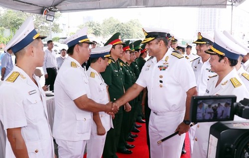 Đội tàu Hải quân Ấn Độ thăm hữu nghị Thành phố Hồ Chí Minh - ảnh 1