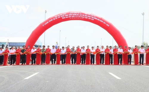 Thủ tướng dự lễ khánh thành Dự án đầu tư xây dựng công trình đường bộ cao tốc Bắc - Nam phía Đông - ảnh 1