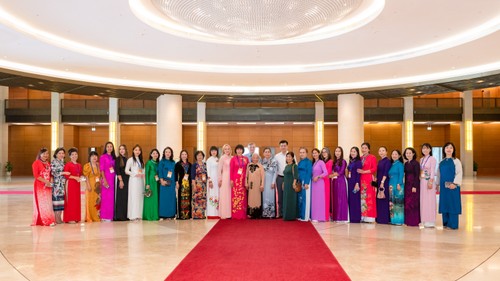 Đoàn đại biểu Diễn đàn phụ nữ Việt Nam tại châu Âu thăm Nhà Quốc hội Việt Nam - ảnh 1