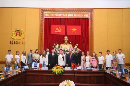 Bộ trưởng Tô Lâm tiếp Đại sứ Đặc mệnh toàn quyền Belarus tại Việt Nam - ảnh 1