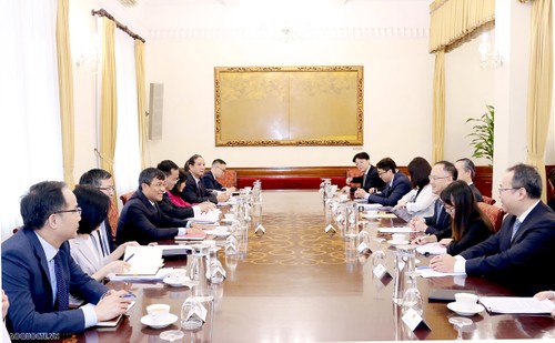 Thứ trưởng Thường trực Bộ Ngoại giao Nguyễn Minh Vũ hội đàm với Trợ lý Bộ trưởng Bộ Ngoại giao Trung Quốc Nông Dung - ảnh 2