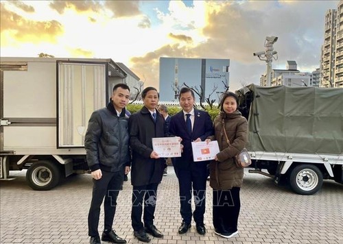 Tổng lãnh sự quán Việt Nam tại Osaka tiếp tục trao hàng hỗ trợ người dân chịu ảnh hưởng động đất tại Nhật - ảnh 1