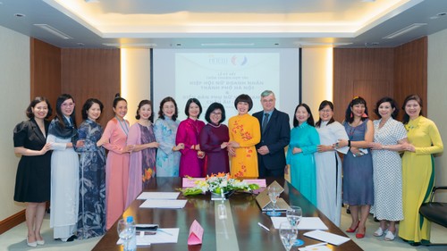 Diễn đàn phụ nữ Việt Nam tại Châu Âu ký kết hợp tác với Hiệp hội nữ doanh nhân thành phố Hà Nội - ảnh 5
