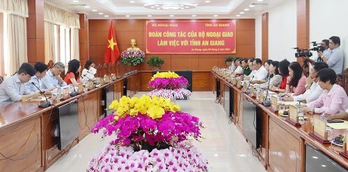 Ủy ban Nhà nước về người Việt Nam ở nước ngoài làm việc về công tác đối ngoại với các tỉnh giáp biên giới Campuchia - ảnh 2