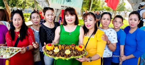 Hấp dẫn ẩm thực Việt Nam  tại Lễ hội ẩm thực văn hóa đa quốc gia tại CH Sip - ảnh 3