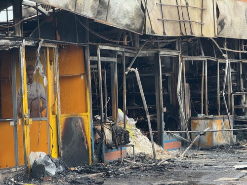 Hỏa hoạn thiêu rụi một số gian hàng tại Trung tâm thương mại SAPA, Cộng hòa Séc - ảnh 5