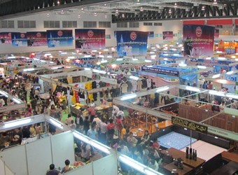 เปิดงานแสดงสินค้าและการท่องเที่ยวเวียดนาม-ลาว ปี 2012 ณ จังหวัดเดียนเบียน - ảnh 1