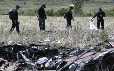 รัสเซียกล่าวหายูเครนว่า ขัดขวางการสืบสวนเหตุเที่ยวบินเอ็มเอช 17 ตก - ảnh 1