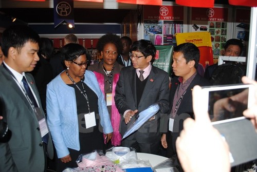 สถานประกอบการเวียดนามเข้าร่วมงานแสดงสินค้า SAITEX แอฟริกาใต้ปี 2015 - ảnh 1