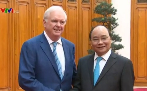 นายกรัฐมนตรีเหงวียนซวนฟุกให้การต้อนรับผู้อำนวยการโครงการเวียดนาม-มหาวิทยาลัยฮาร์วาร์ด - ảnh 1