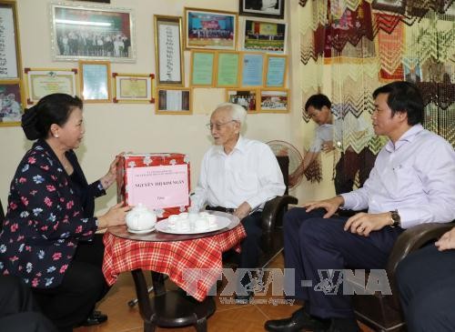 พรรคและรัฐให้ความสนใจต่อนโยบายสำหรับผู้ที่บำเพ็ญประโยชน์ต่อชาติบ้านเมือง - ảnh 1