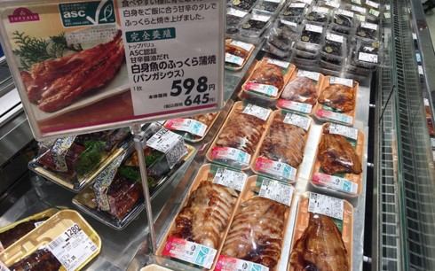 ปลาสวายเวียดนามวางขายในระบบซุปเปอร์มาร์เก็ตAEONของญี่ปุ่น - ảnh 1