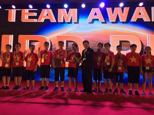 เวียดนามคว้า 9 เหรียญรางวัลในการแข่งขันคณิตศาสตร์โลก 2017 - ảnh 1