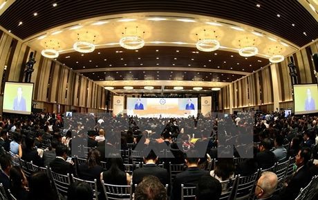 ประธานประเทศเจิ่นด่ายกวางเข้าร่วมและกล่าวปราศรัยเปิดการประชุมสุดยอดสถานประกอบการเอเปก 2017 - ảnh 1