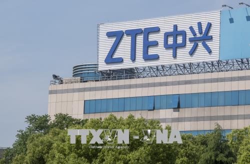 สหรัฐผ่อนปรนมาตรการคว่ำบาตรต่อเครือบริษัท ZTE ของจีน - ảnh 1