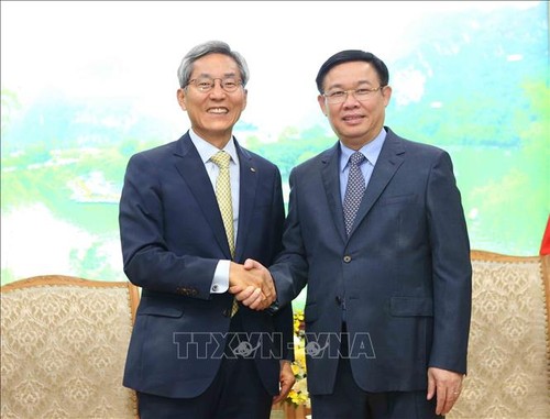 รองนายกรัฐมนตรีเวืองดิ่งเหวะให้การต้อนรับผู้บริหารเครือบริษัท Kookmin ของสาธารณรัฐเกาหลี - ảnh 1