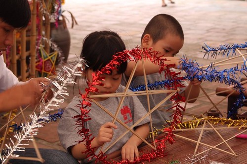 กิจกรรมต้อนรับเทศกาลไหว้พระจันทร์ ที่ สระวัน มีส่วนร่วมอนุรักษ์เอกลักษณ์วัฒนธรรมของเทศกาลไหว้พระจันทร์ในกรุงฮานอย - ảnh 5