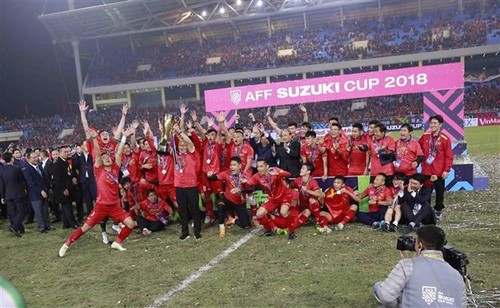 ทีมฟุตบอลเวียดนามติดท็อป 100 ในตารางอันดับโลกประจำเดือนธันวาคมของ FIFA - ảnh 1