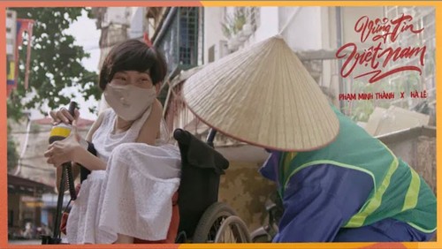 MV เพลง“Vững tin Việt Nam”  หรือ แปลว่า ความเชื่อมั่นต่อเวียดนามมีส่วนร่วมประชาสัมพันธ์งานด้านการรับมือการแพร่ระบาดของโรคโควิด-19 - ảnh 1