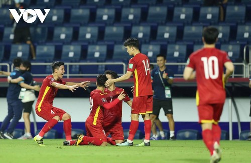 การแข่งขันฟุตบอลโลกปี 2022 รอบคัดเลือก ทีมชาติเวียดนามเอาชนะทีมชาติอินโดนีเซีย 4-0 - ảnh 1