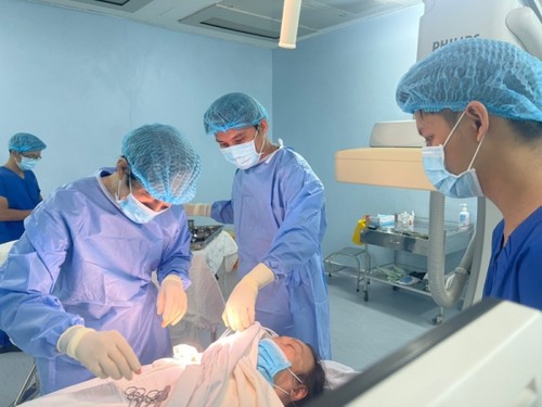 โรงพยาบาลอำเภอบิ่งแช้ง นครโฮจิมินห์ผ่านพ้นความท้าทายจากการระบาดของโควิด-19 - ảnh 1