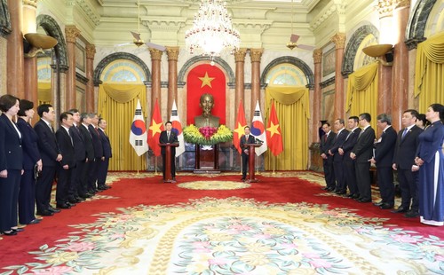 เวียดนามและสาธารณรัฐเกาหลีลงนามเอกสารความร่วมมือ 17 ฉบับ - ảnh 1