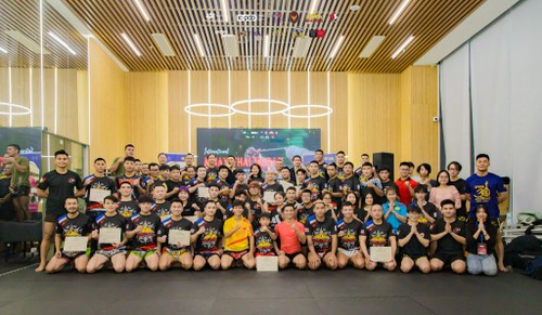 กิจกรรม  International Muay Thai Boran Training Week 2023 สำหรับผู้ฝึกสอนและนักกีฬามวยไทยในกรุงฮานอย - ảnh 9