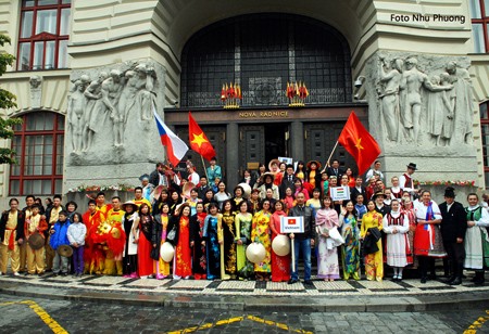 Reconoce la República Checa a comunidad vietnamita como minoría étnica - ảnh 1