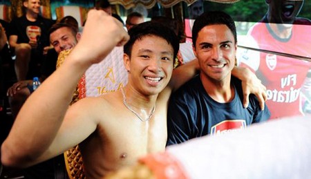 Arsenal ganó 7 - 1 a la selección nacional de Vietnam - ảnh 1