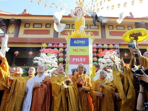Sistema legal de Vietnam cumple con estándares internacionales en materia de religión y creencias  - ảnh 1